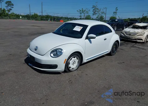 2015 Volkswagen Beetle 1.8T Classic z USA, uszkodzony, nr VIN 3VWF17AT0FM655321